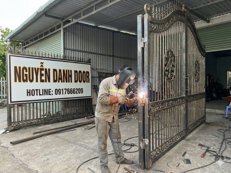sửa cửa sắt