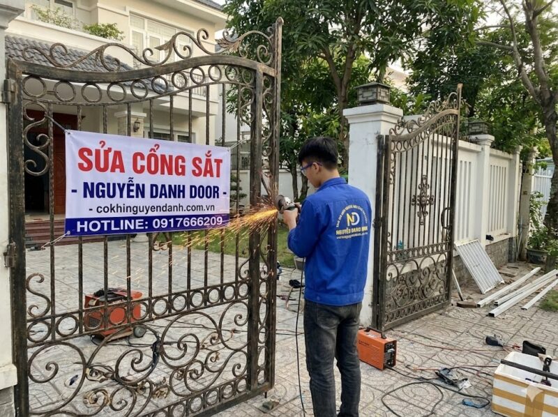 sửa cửa sắt